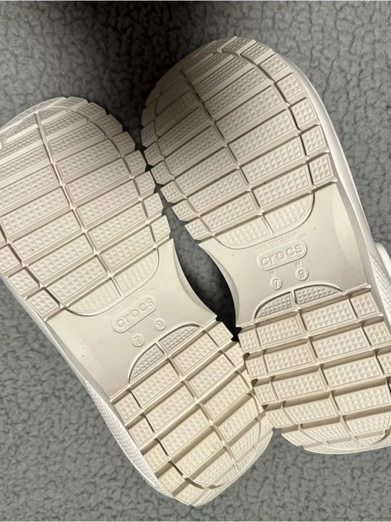 CROCS Women's white Platform Sandals - Picture 5 of 5